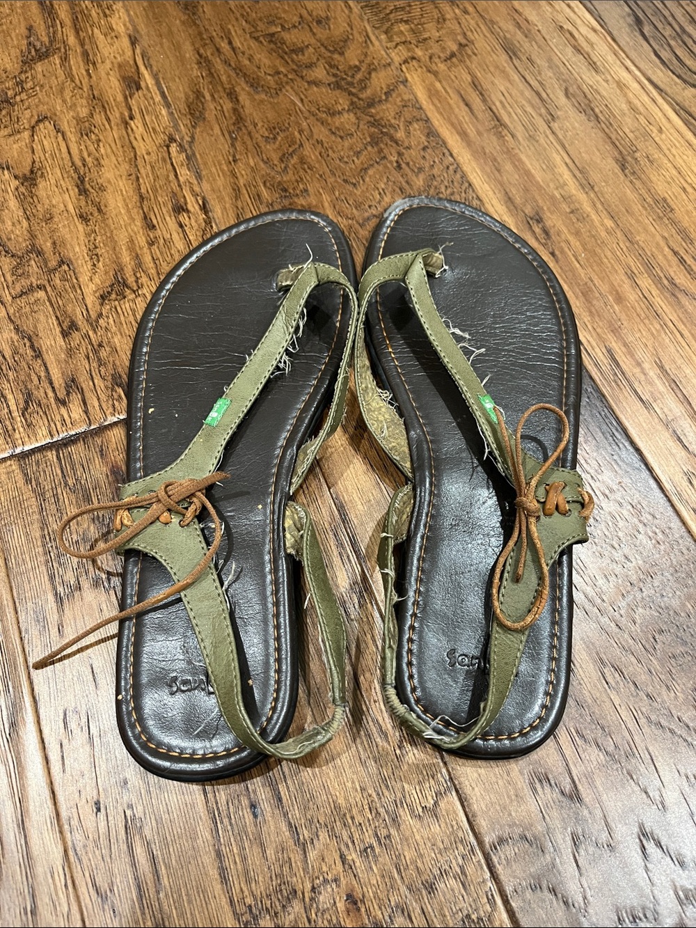 Sanuk Olive Green and Brown Lace Thong Sandals